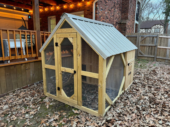 The Mini 6x8' Traditional Style Chicken Coop